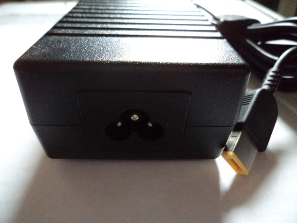 Lenovo-120W-adapter(3).jpg